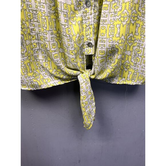 Notations Woman Top Womens 1X Yellow Gray Tie Button front Crochet‎ accents - Picture 7 of 8